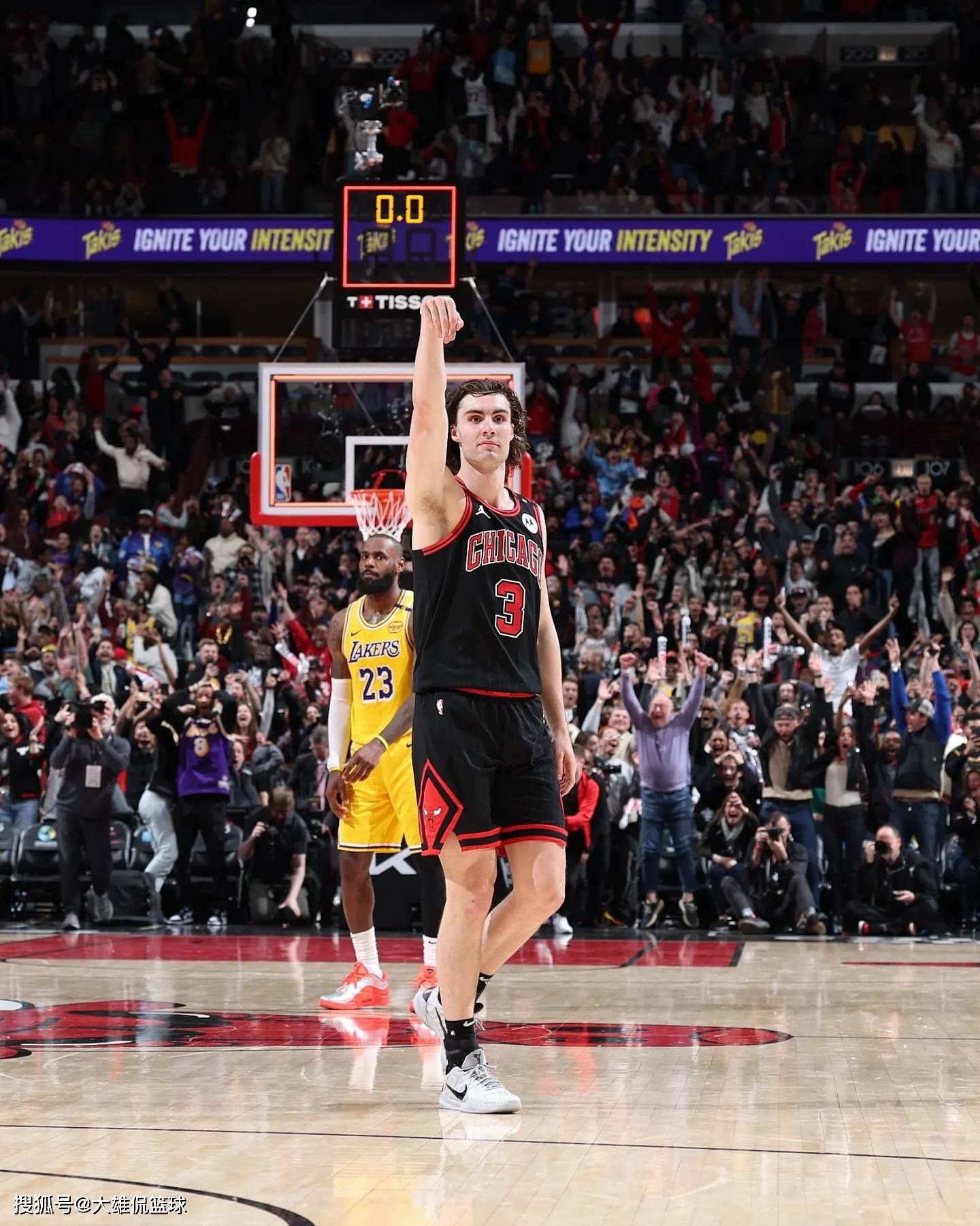 詹姆斯在澳大利亚队比赛中出色发挥，大比分获胜引发热议！爱游戏体育官方平台