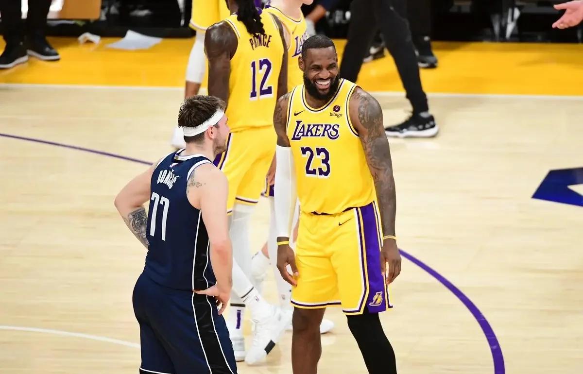 包含詹姆斯焦点对战，东契奇与60激战切尔西分钟，出色防守胜负难料！的词条爱游戏体育安卓下载